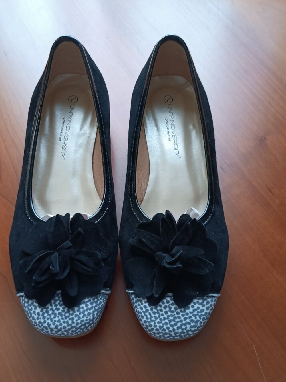 NWT Black Suede Ballet Flat with Animal Spots Size 39